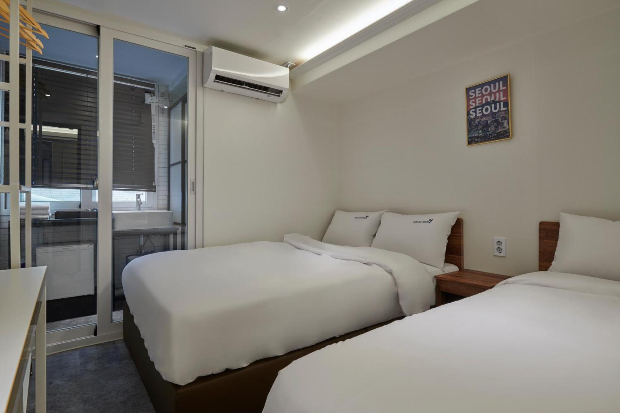 Eight Rest Hostel Myeongdong Сеул Екстериор снимка