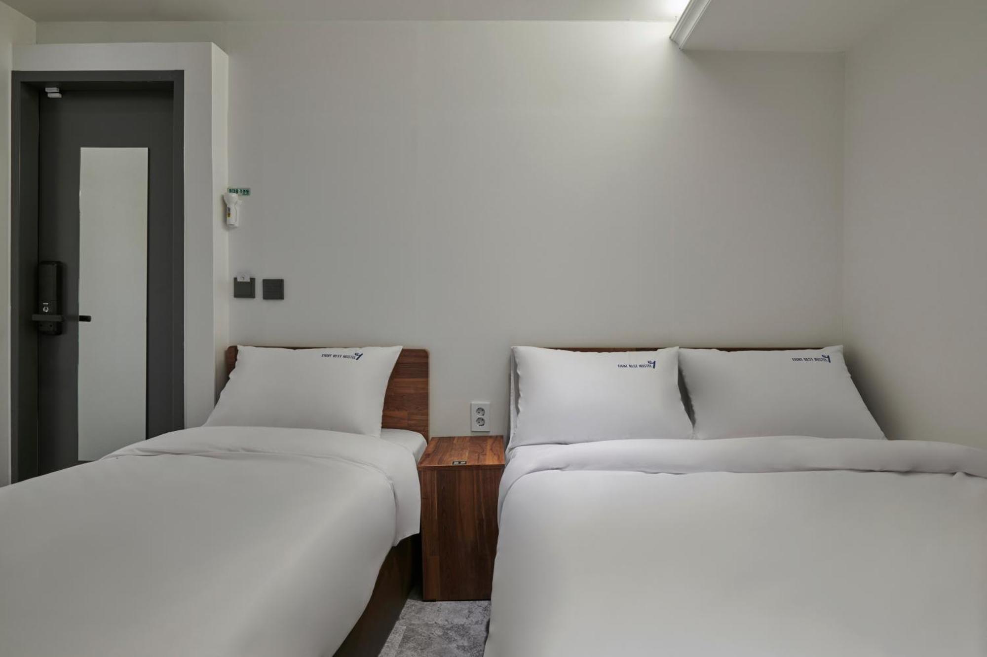 Eight Rest Hostel Myeongdong Сеул Екстериор снимка