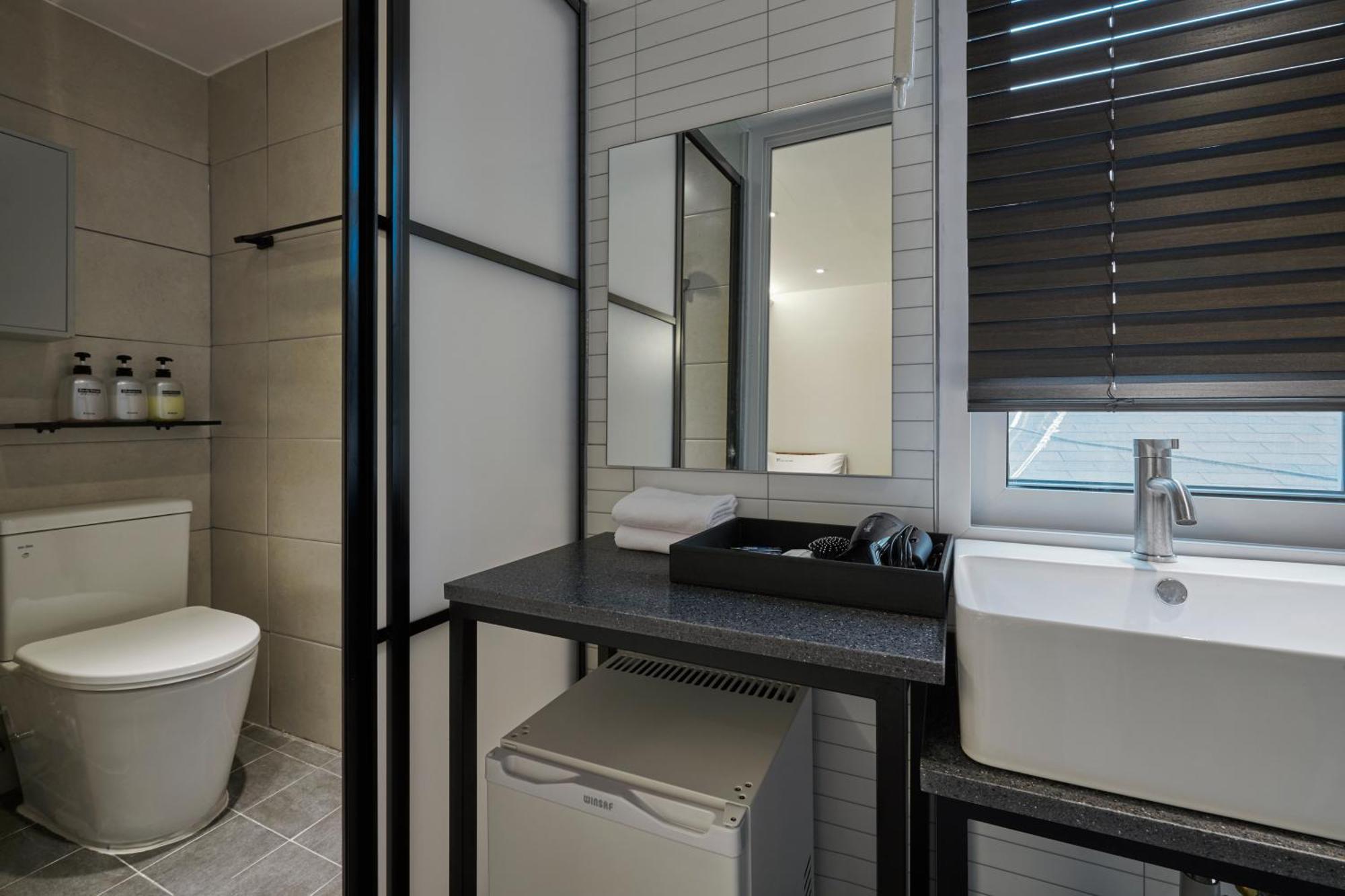 Eight Rest Hostel Myeongdong Сеул Екстериор снимка